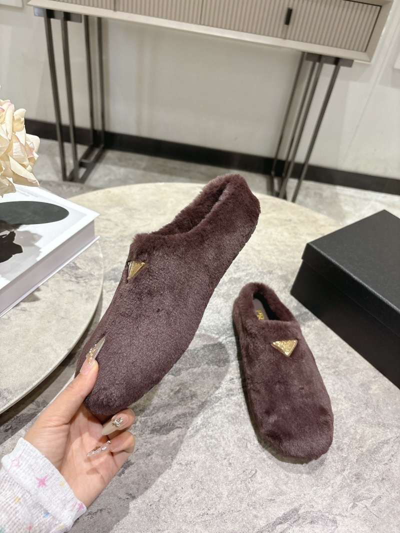 Pra*a slippers